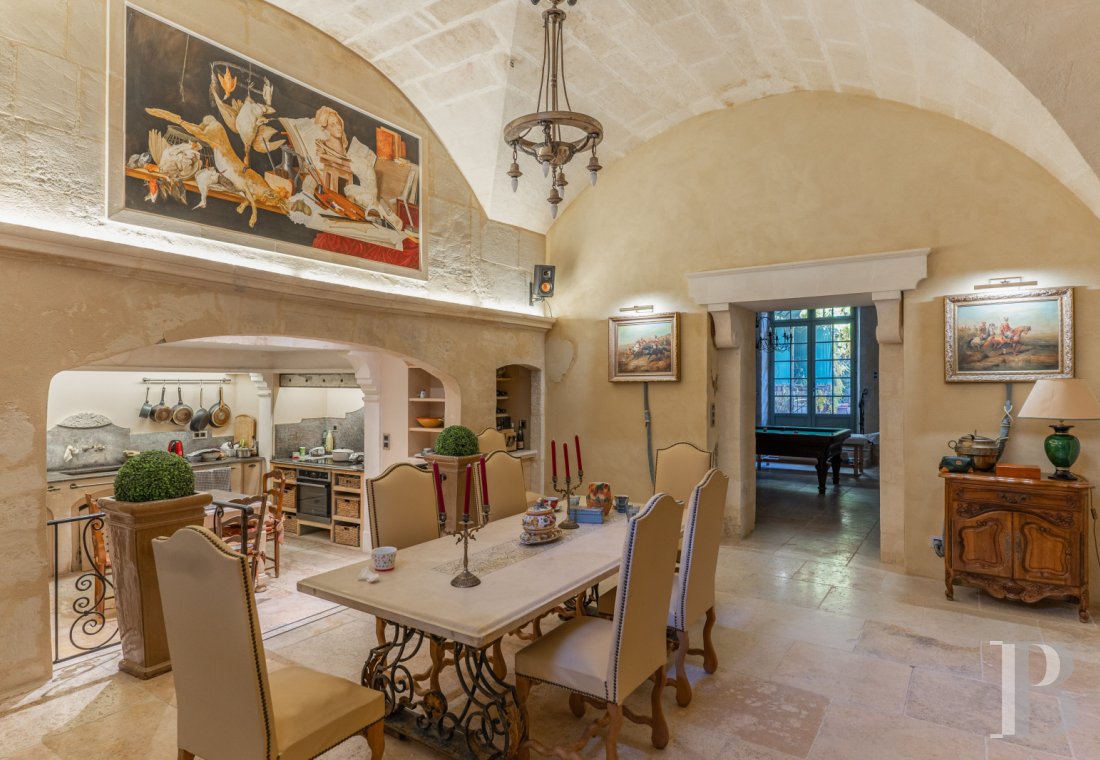 A flat in a private mansion in the Arles Mannerist style in Tarascon, the emblematic city of the Counts of Provence - photo  n°14